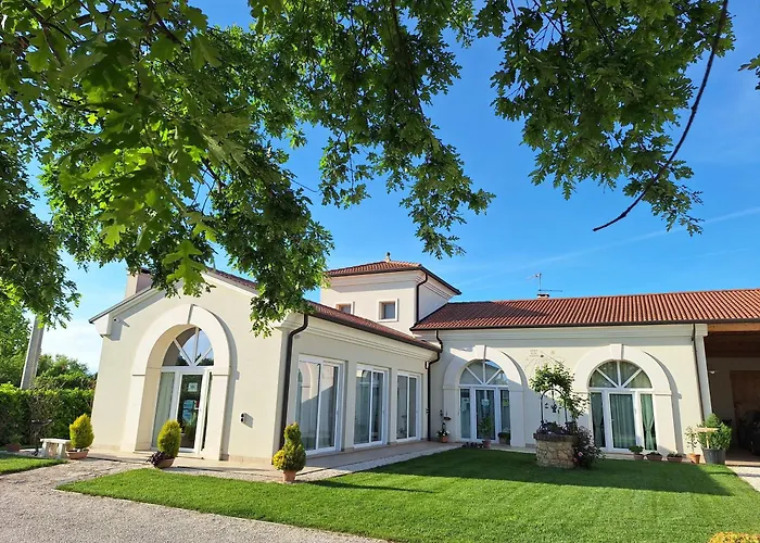 Alojamento de Acomodação e Pequeno-almoço Borgo Arcadia 4*